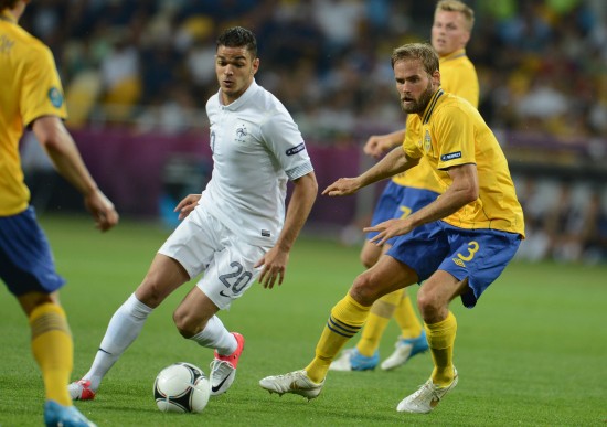 图文-[欧洲杯]瑞典队VS法国队 阿尔法带球突破