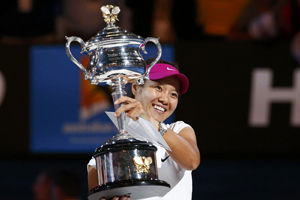 李娜三进决赛终圆梦亚洲人首夺澳网单打冠军