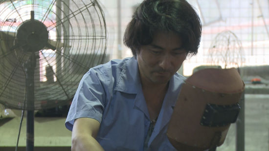 徐铁人变身打工仔