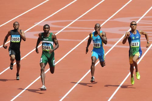 黑人短跑运动员图片
