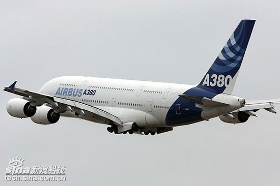 圖文空客a380抵達北京巨無霸爬升飛行姿態