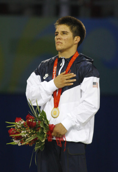 亨利-塞胡多唱国歌北京时间8月19日,在刚刚结束的北京奥运会摔跤自由