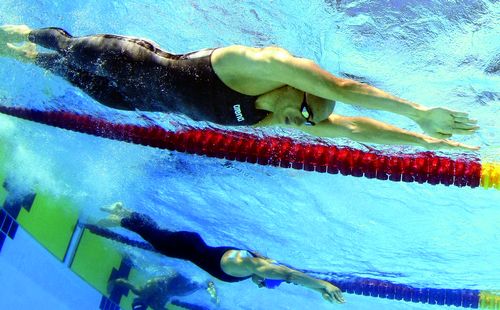 德国选手保罗·比德尔曼身穿powerskin x-glide连体泳衣打破了由"飞鱼