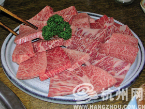 鹿儿岛黑猪有着完美的大理石纹 毛山 摄