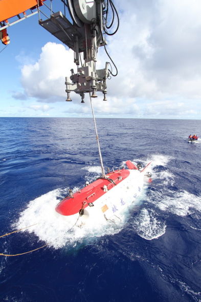 蛟龙号载人潜水器最大下潜深度达6379米