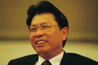 何享健卸任美的集团董事长 方洪波接任