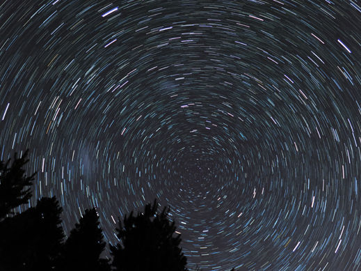 星空轨迹(拍摄星空轨迹)星空间隔短片(拍摄星星移动的短片)在指定的