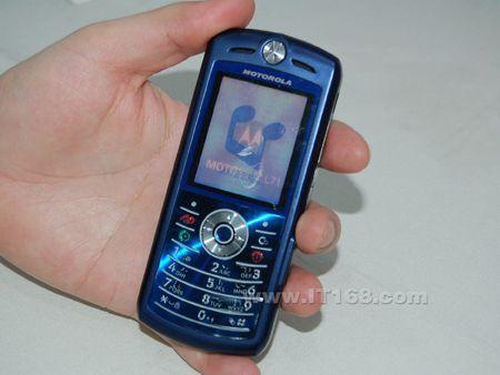 摩托罗拉 l71是一款大家比较熟悉的手机,产品延续了知名的薄客机l7的