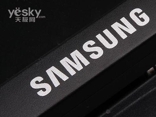 it行业 显示器   三星2243ew同游拥有超窄边框的设计,第一眼看上去附