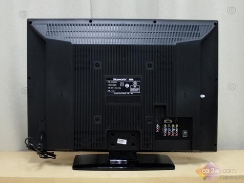 > 正文 ·背部:产品额定功能仅为110w   创维32l05hr液晶电视散热孔