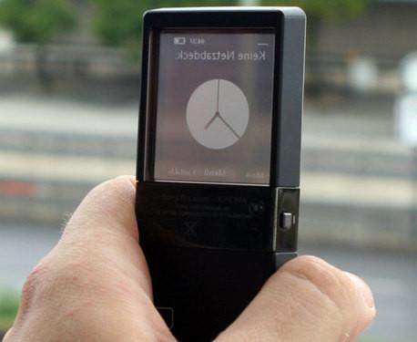 索尼爱立信透明屏幕手机pure售530英镑