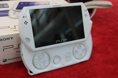 绝美首发索尼pspgo白色真机实拍图