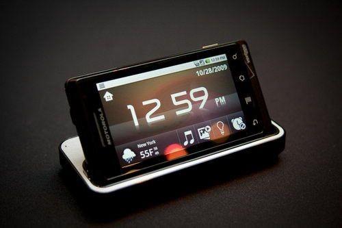 图为:摩托罗拉droid手机