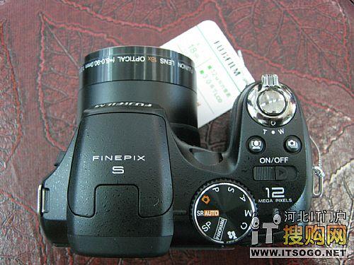 富士s1600拥有程序自动曝光,快门优先,光圈优先及手动曝光模式富士s