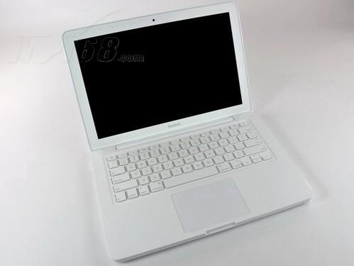 外观上,这款苹果 macbook mc207采用乳白色外观设计,简约而时尚,采取