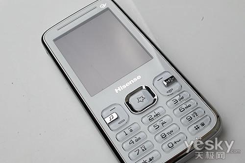 简约纯白机身 海信实用3g手机e500评测