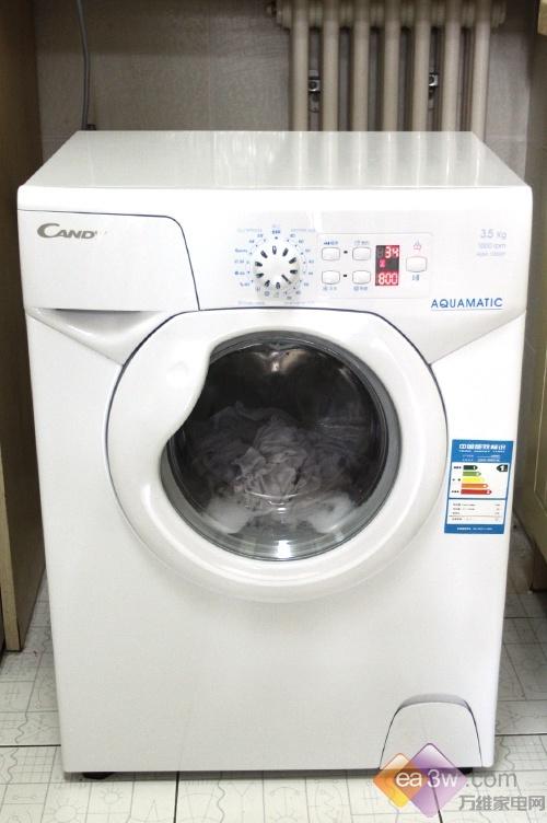 家电 > 正文     candy aquq1000df洗衣机采用了经典的白色外观设计