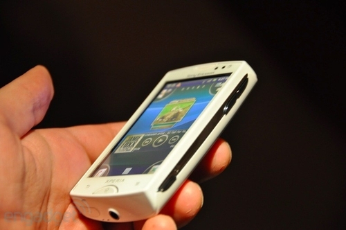 1ghz迷你手机 索尼爱立信sk15i透析