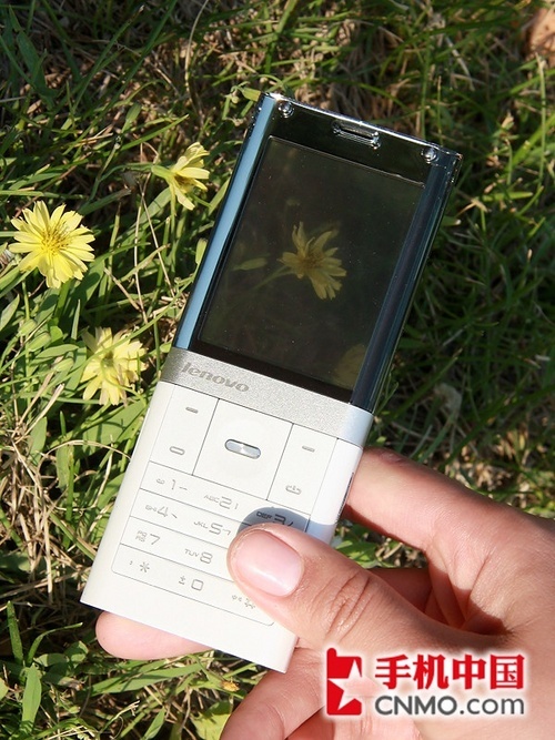 全球首款彩显透明手机 联想s800真机赏(2)