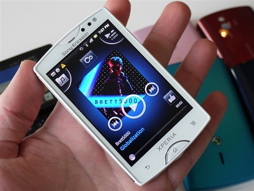 时尚可爱小胖子 索爱智能机st15i仅1949_手机_科技时代_新浪网