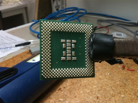 电子显微镜下的cpu pentium iii验尸