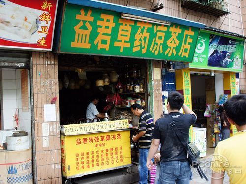 售价,分量还比广州的纸杯要大上不少,我只能说广州的凉茶铺都太坑爹了