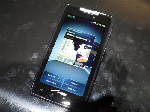 现身英国 摩托罗拉droid razr开始预订_手机_科技时代_新浪网