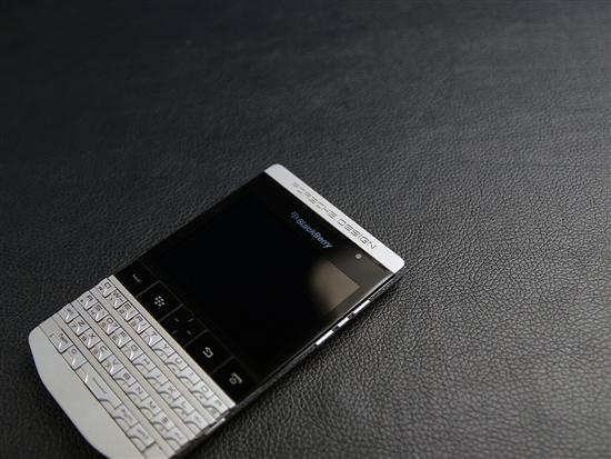 细节彰显奢华 黑莓保时捷p9981全展示