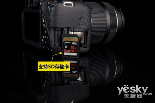 数码相机 > 正文  最后我们来看一下佳能700d的接口及其附件.