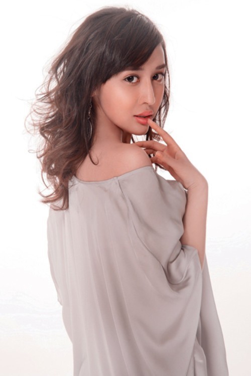 回眸一笑百媚生 拍柔美性感少女的布光技巧