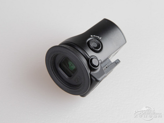 电子取景器与手柄分开为两个附件,如果全部加装的话,就和尼康v2的风格