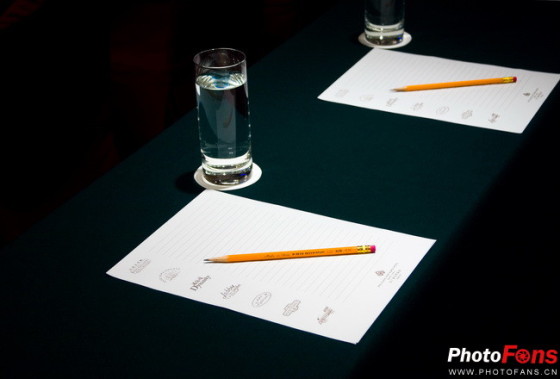 一场会议开始前的桌面布置