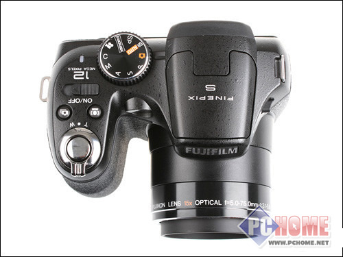 外观方面,富士s1770采用3.0英寸23万像素液晶屏.