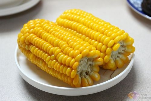 香甜的蒸玉米