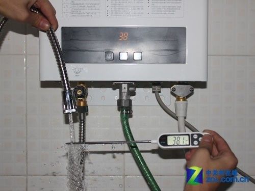 家電 > 正文第4頁:實測恆溫效果展示 使用實測 恆溫的燃氣熱水器