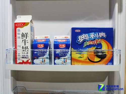 牛奶放在冷藏室门上容易变质