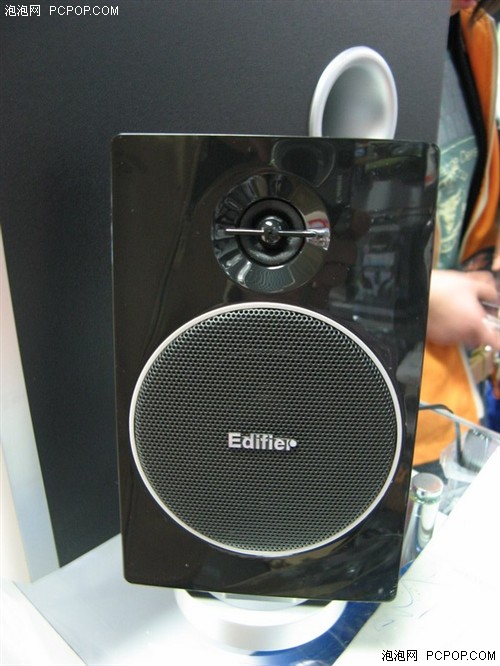 漫步者r301t08版抵达卖场