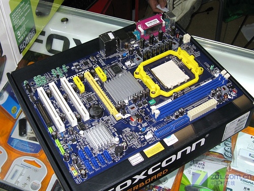 唯一配sb700南桥富士康最强770主板588元