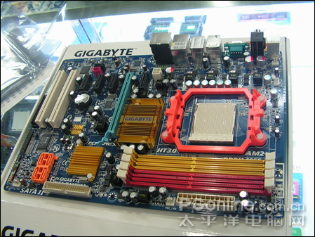 作为一线大厂的技嘉amd770主板也不甘落后,整体做工十分强劲,并且搭配