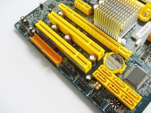 3gb/s传输速率及raid磁盘阵列,并且提供了eide接口和floppy软驱接口