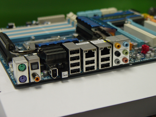 爱妻再添顶级平台 技嘉x58主板到货上海