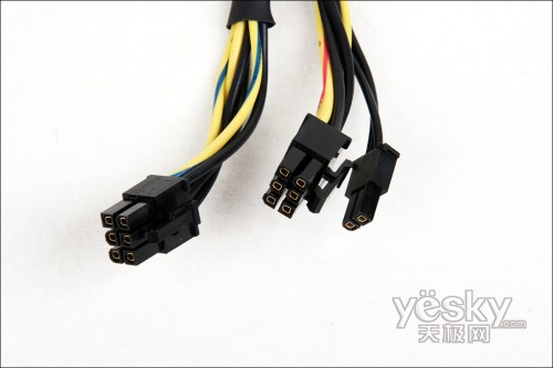 这款电源配备了6pin和8pin的pci-e供电接口,可以为sli和crossfire