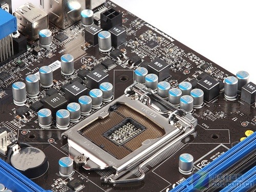 硬件 > 正文  微星h55m-e33主板采用黑色pcb,基于intelh55芯片组设计