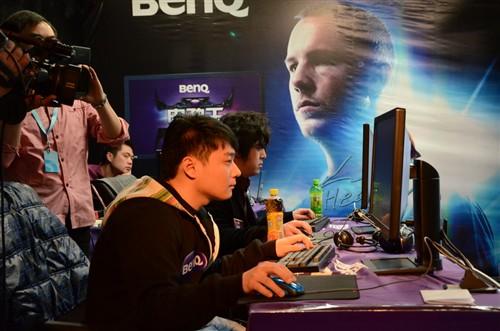 前wnv战队主力成员,也是wcg2005中国区的总冠军,bigun和rap也来到现场