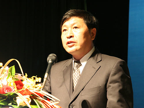 图文:中国网通总工程师滕勇演讲