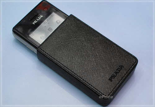 配侧滑全键盘的时尚新锐 prada ii手机
