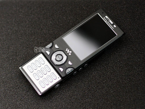 w系末代旗舰 索尼爱立信w995跌破2200