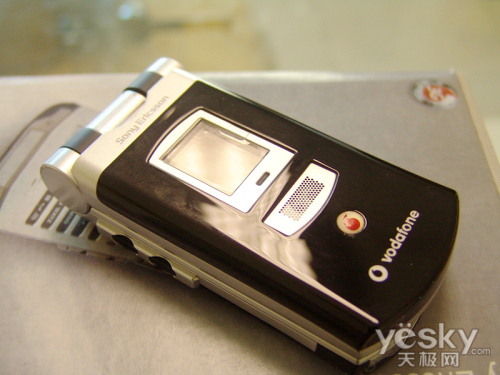 老牌翻盖3g手机 索尼爱立信v800仅售399元