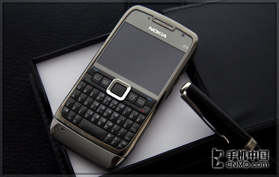 诺基亚e71正面图