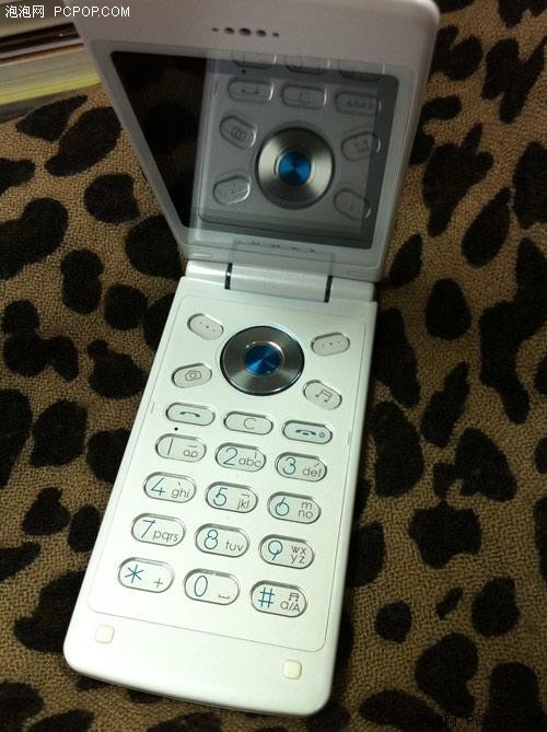 唯美翻盖波点归来 oppo u521来啵一个_手机_科技时代_新浪网